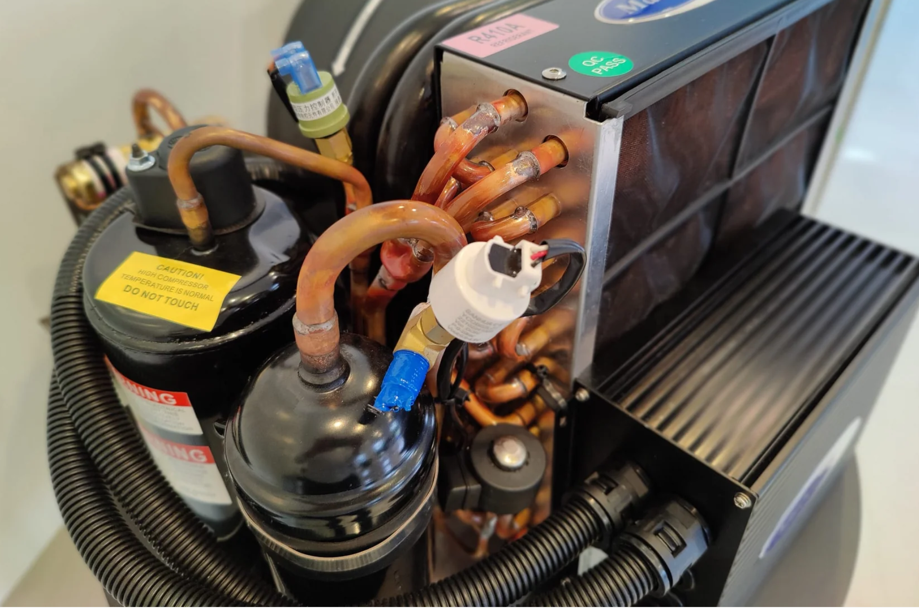 MARINE AIR CONDITIONER SC17VI 17000 BTU 115/230v Self-Contained BY MABRU